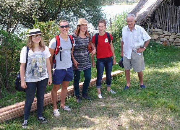 De gauche à droite: Romane, Thomas, les deux Chloé et Guy