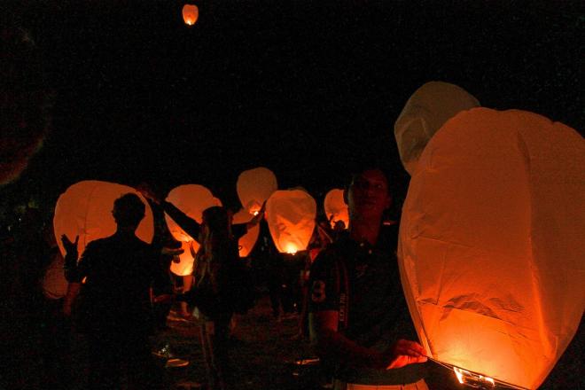 Lâcher de ballons lors de la fête de l'amitié franco-allemande le 2 aout 2014 sur l'ile du Rhin