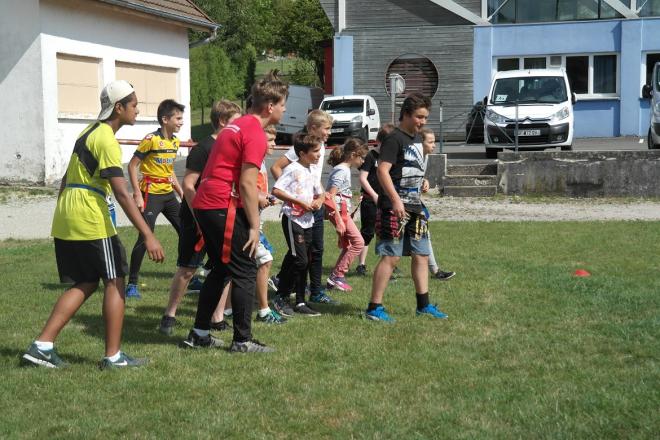 Exercice de Flag, le but est d’arracher les flags (accrocher à la ceinture) aux adversaires