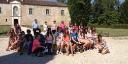 Jeunes devant le chateau de Calatayud